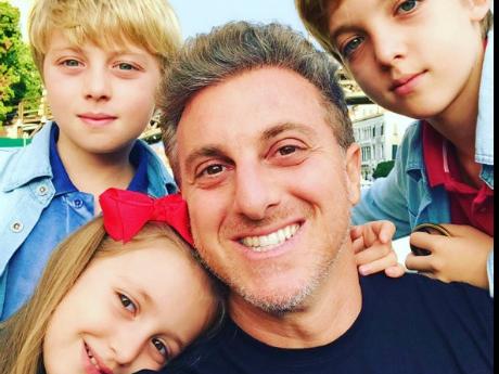 Luciano Huck e filhos
