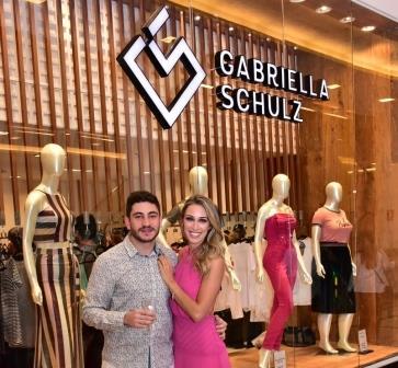 Os empresários estão inaugurando a SEGUNDA loja de moda feminina em São José dos Campos - SP
