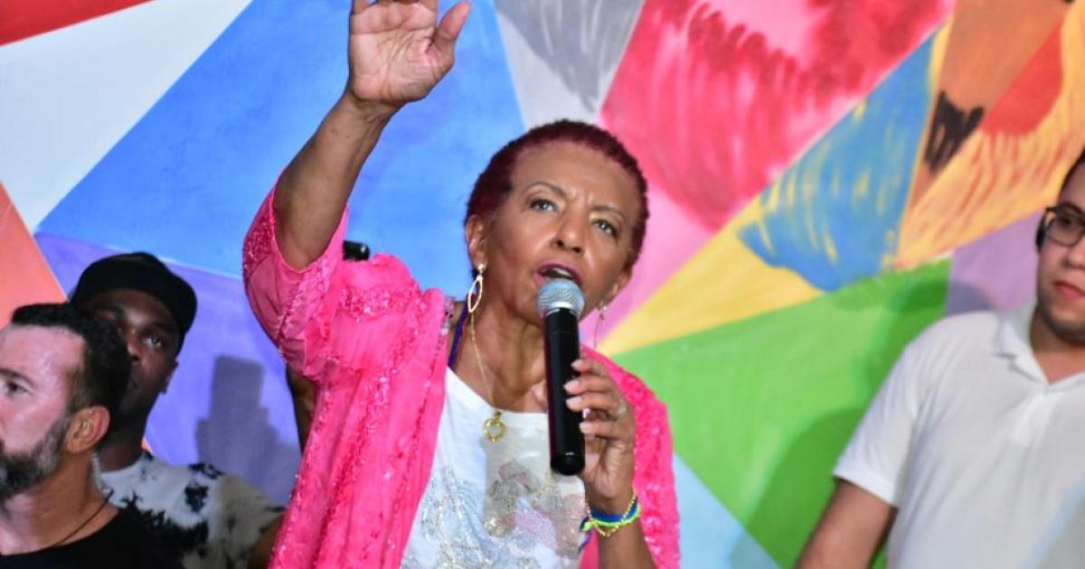 Casa de Jorge comemora aniversário ao som da sambista Leci Brandão