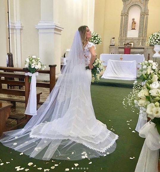 Agda Queiroz e seu vestido de noiva para o casamento