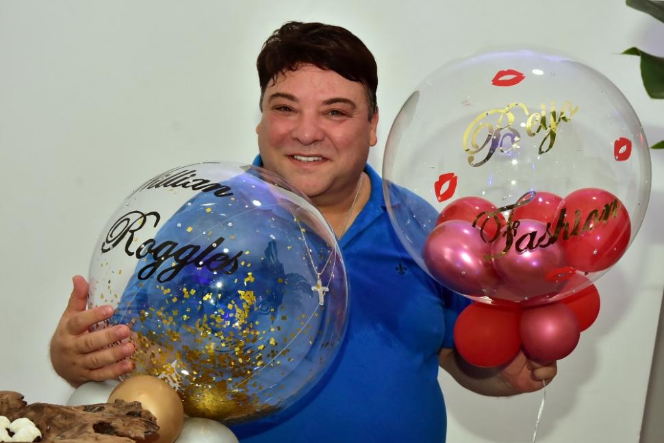 Willian Roggles comemora aniversário mas não revela a idade em festa íntima