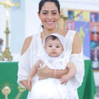 Filha de Carol Castro com vestido da Le Infance
