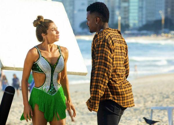 Grazi Massafera Bom Sucesso praia música