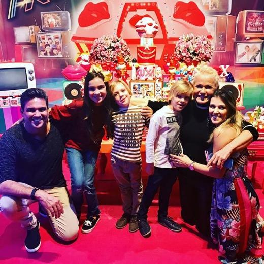 Roberta Cipriani e filha Nicole Paquita Xuxa Xiquitita