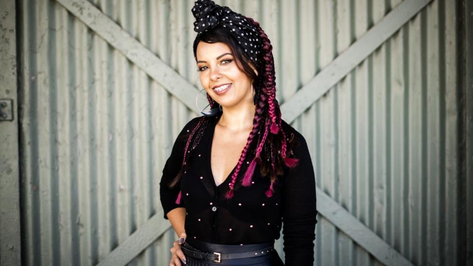 Apresentamos a biografia da cantora Luna LaBelle, aposta da Warner Music Brasil; veja vídeo