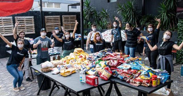 SantOnofre arrecada mais de 2 toneladas de alimentos para comunidades carentes (Foto: Gilberto Freitas / OsPaparazzi)