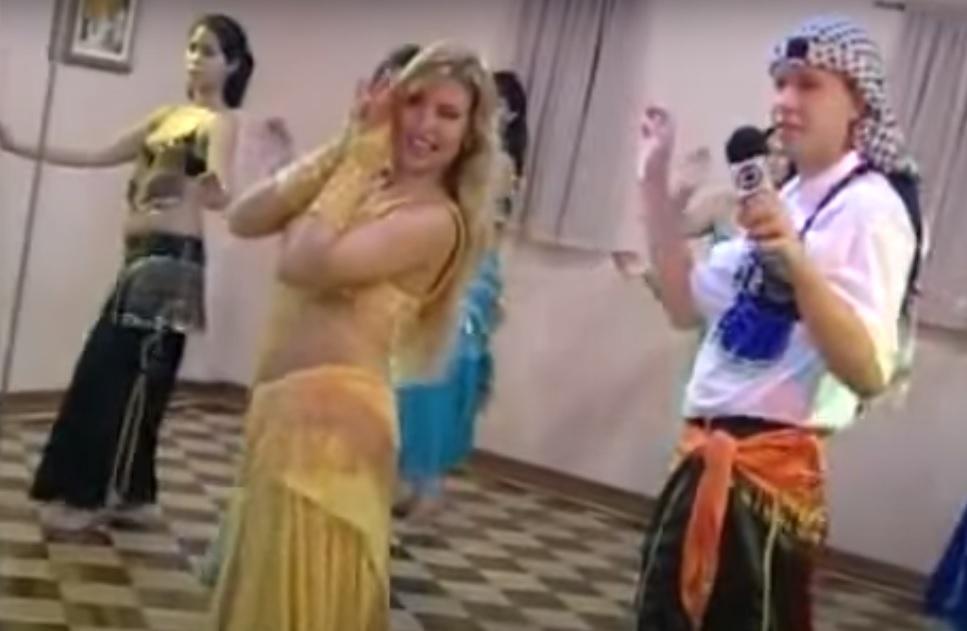 Tiago Leifert tem aula de dança do ventre no Vanguarda Mix