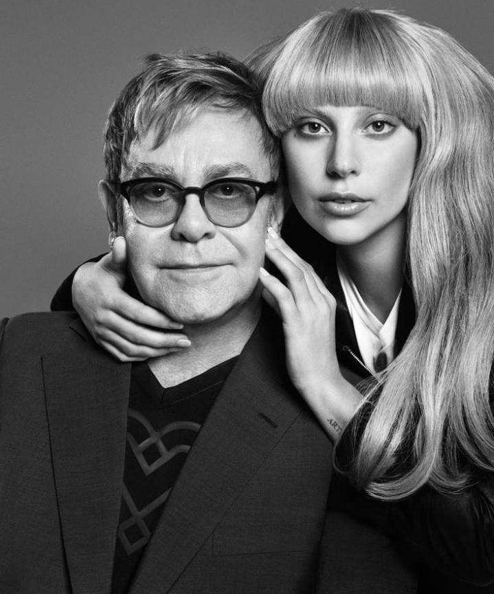 Lady Gaga e Elton John cantando juntos