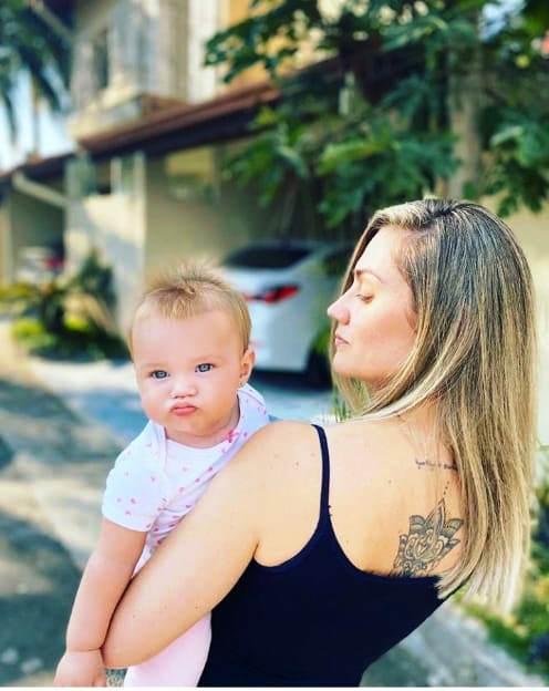 Agda Queiroz e a filha Ayla