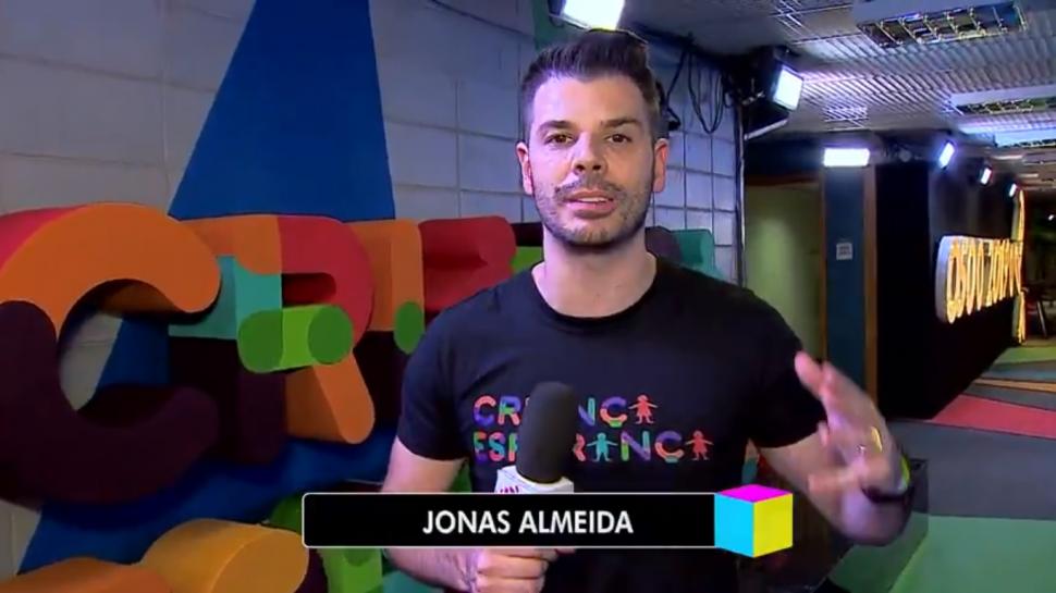 Jonas Almeida é apresentador do Vanguarda Mix (Foto: Reprodução/ TV Globo)