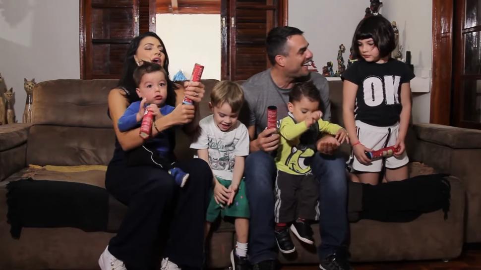 Mariana Felício e Daniel Saullo com os filhos