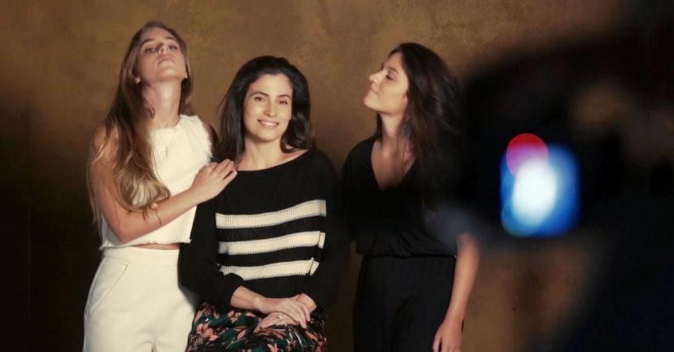 Lanza Mazza em uma sessão de fotos da campanha de sua marca
