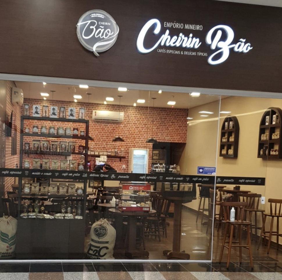 O estabelecimento que vende cafés especiais e delícias típicas, neste momento atende por delivery ou retirada