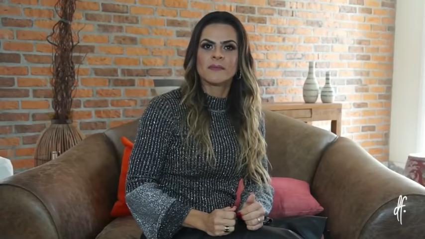 Danielle Favatto é ex-esposa de Romário (Foto: Reprodução/ YouTube)