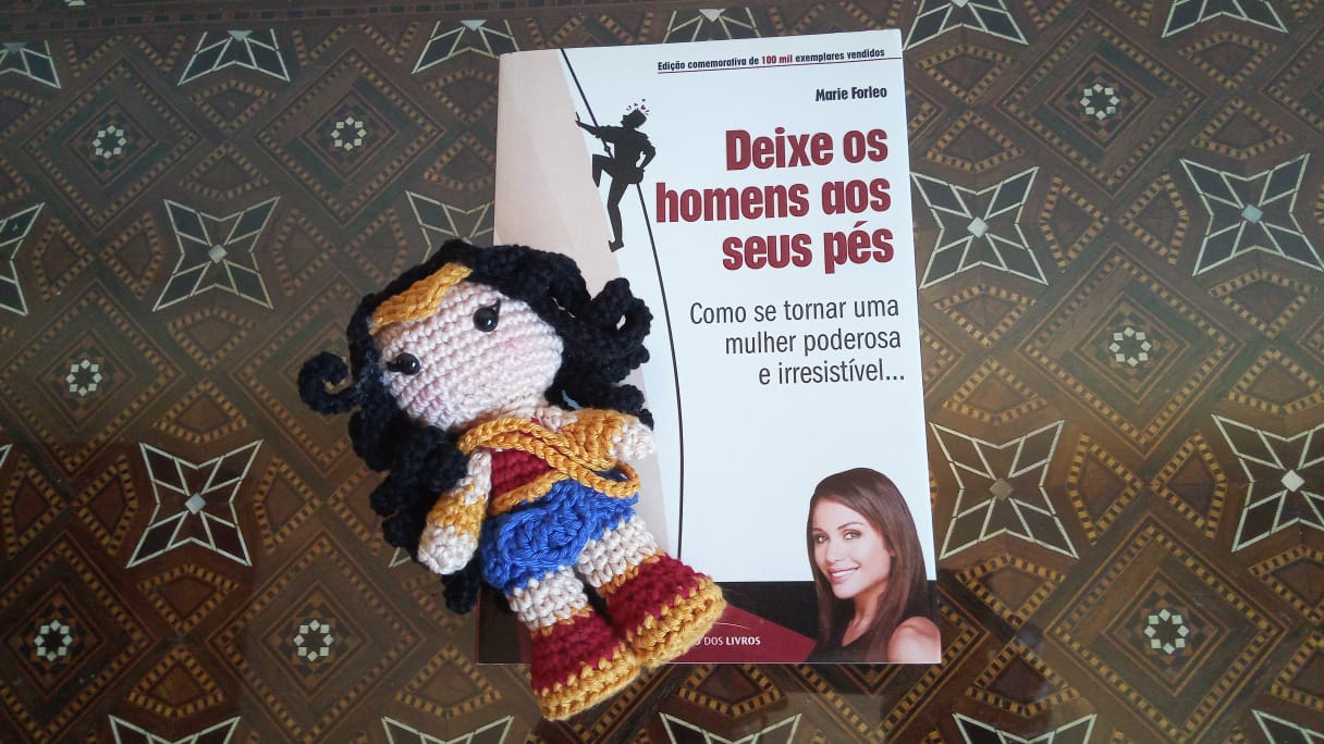 Capa do livro Deixe Os Homens Aos Seus Pés (Foto: OsPaparazzi)