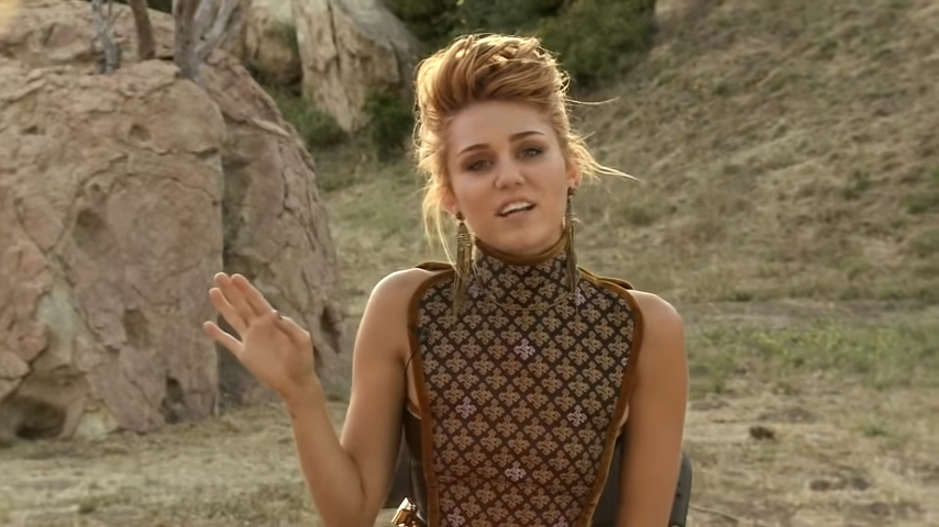 A biografia da atriz e cantora que começou como Hannah Montana na série da Disney; tem músicas inéditas?