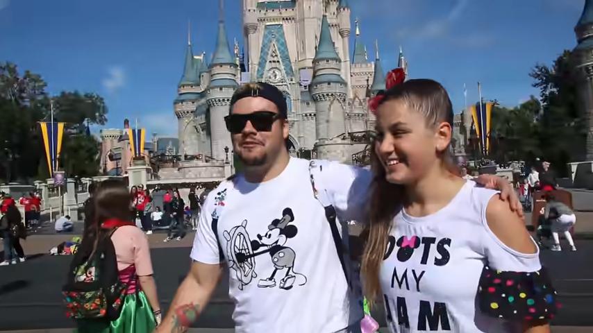 Youtuber Mileninha com Luccas Neto na Disney