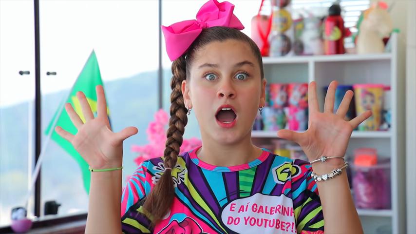 Youtuber Mileninha, a Milena Stepanienco, em vídeos do YouTube