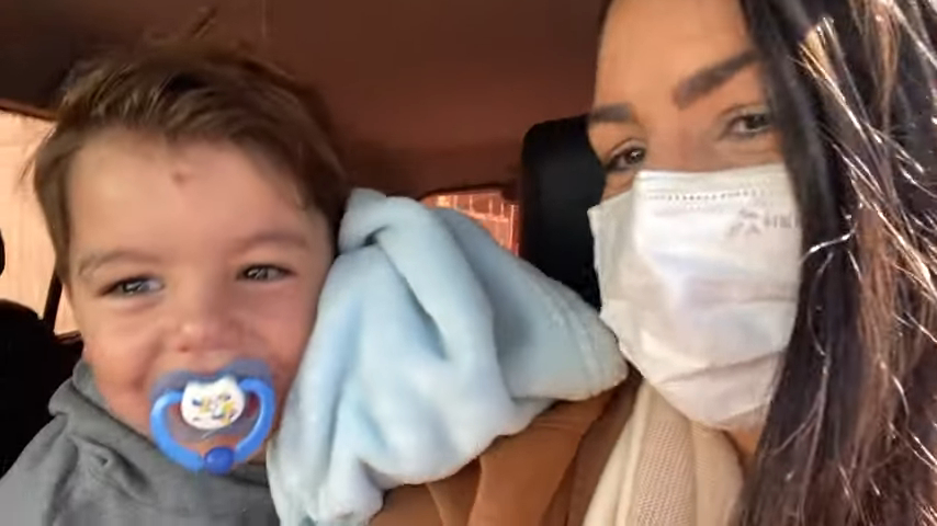 Hora certa para tirar a chupeta das crianças (Foto: Família Mariel/ YouTube)