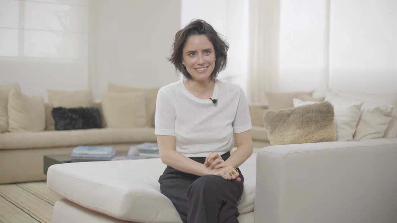 Fernanda Vasconcellos em entrevista (Foto: Reprodução/ YouTube)