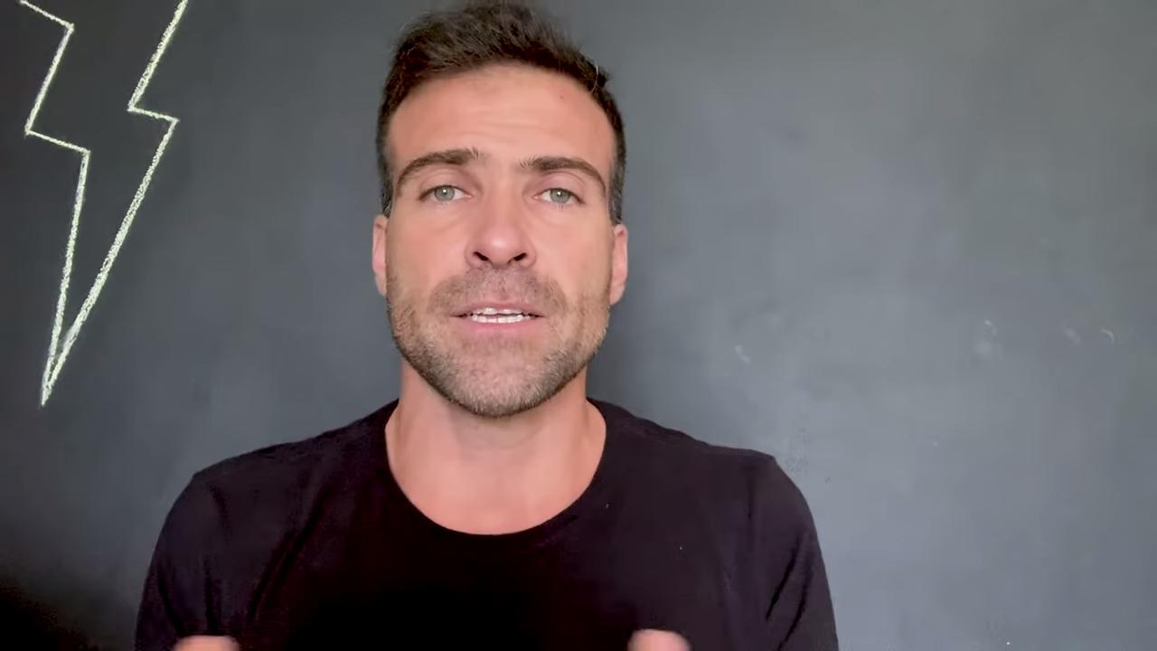 Thiago Asmar, jornalista esportivo (Foto: Reprodução/ Canal Pilhado)