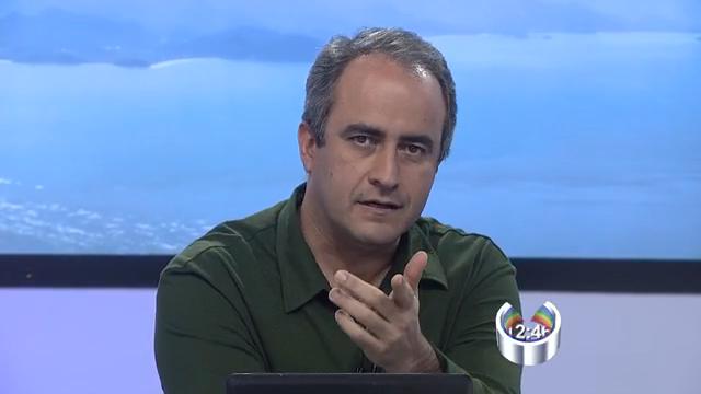 Quem é o jornalista e apresentador de televisão Carlos Abranches. Ele saiu da Globo em agosto de 2020. Em 2024 foi eleito vereador de SJC