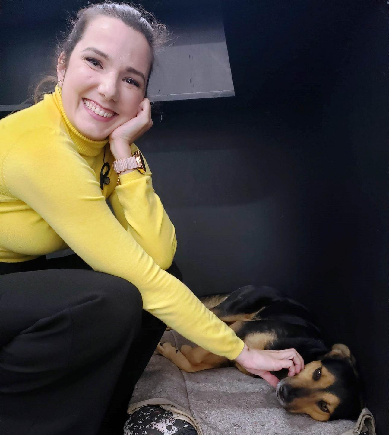 Adriana Perroni é jornalista e apresentadora