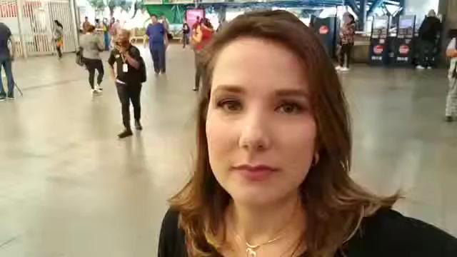 Adriana Perroni é jornalista e apresentadora