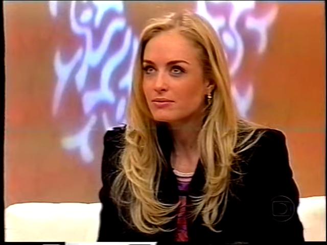 Fotos antigas de Angélica em biografia