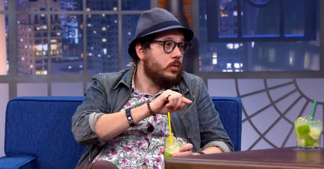 Comediante do stand-up, Pedro Casali dá dicas para atores iniciantes na propaganda, fala sobre a morte do pai e destaca melhores séries que está assistindo; veja Wikipédia