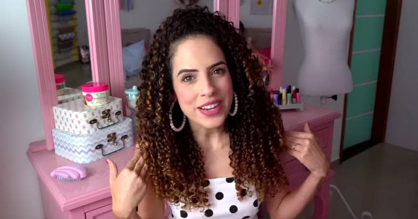 Biografia de Paula Stephânia