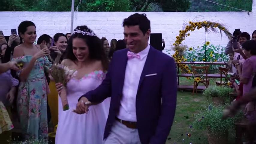 Paula Stephânia e o marido Nicolas Tarquino Chia em fotos do casamento
