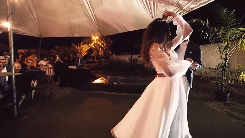 Paula Stephânia e o marido Nicolas Tarquino Chia em fotos do casamento