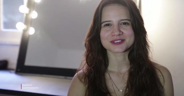 Bianca Comparato atriz (Foto: Reprodução/ YouTube)