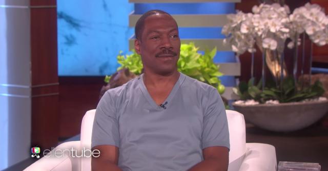 Eddie Murphy em entrevista (Foto: Reprodução/ YouTube)