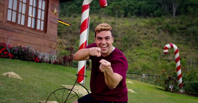 Assistimos ao filme Luccas Neto em: Um Natal Muito Atrapalhado, com Luciano Szafir; vale a pena conferir