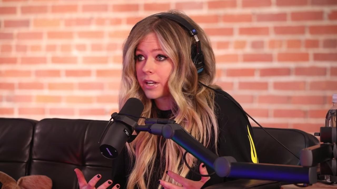 Avril Lavigne em entrevista e momentos da carreira