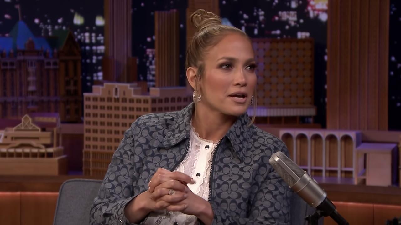 Jennifer Lopez em fotos da carreira (Foto: Reprodução/ YouTube)