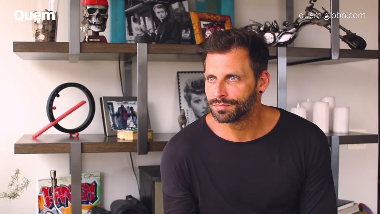 Henri Castelli em entrevista (Foto: Reprodução/ Revista Quem YouTube)