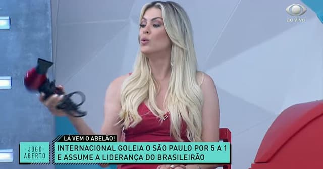 Wikipédia da Renata Fan, a apresentadora e jornalista da Band que virou queridinha do Brasil. Denílson, Rafael Fan e muito mais. Veja biografia!