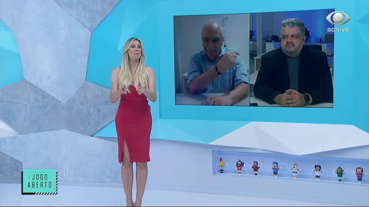 Renata Fan comemorando vitória do Internacional, seu time do coração