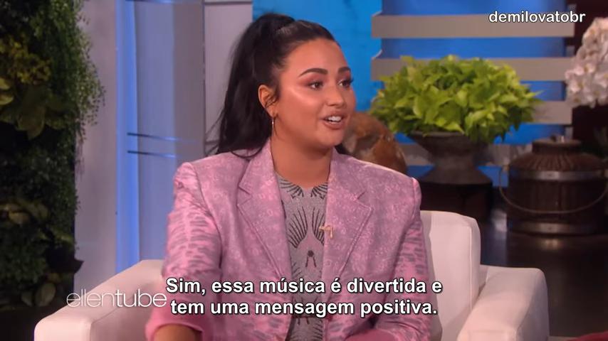 Demi Lovato em entrevista (Foto: Reprodução/ YouTube)
