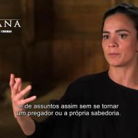 Atriz Alice Braga em entrevista