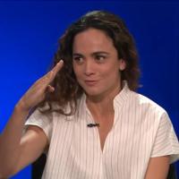 Atriz Alice Braga em entrevista