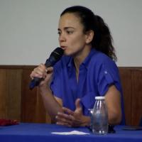 Atriz Alice Braga em entrevista