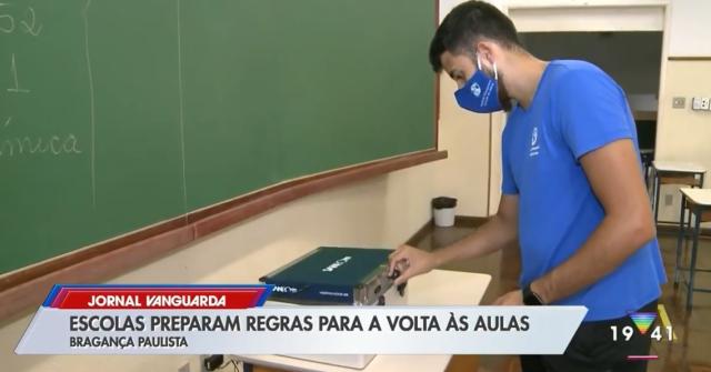 Escolas com produtos SanUV contra vírus (Foto: Reprodução/ Globoplay)