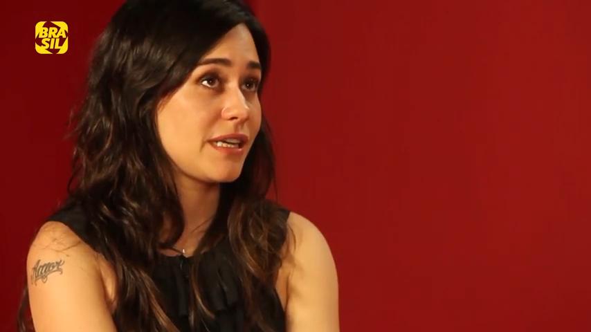 Alessandra Negrini em entrevista ao Canal Brasil (Foto: Reprodução/ Canal Brasil)