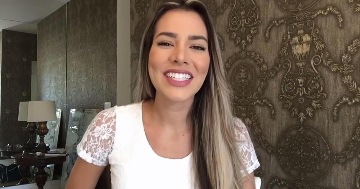 Adriana Sant`Anna no Sofá da Mari no Instagram