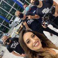 Ana Paula Torquetti no comercial da Vinac Consórcios. Cantando com o Porquinho da Vinac