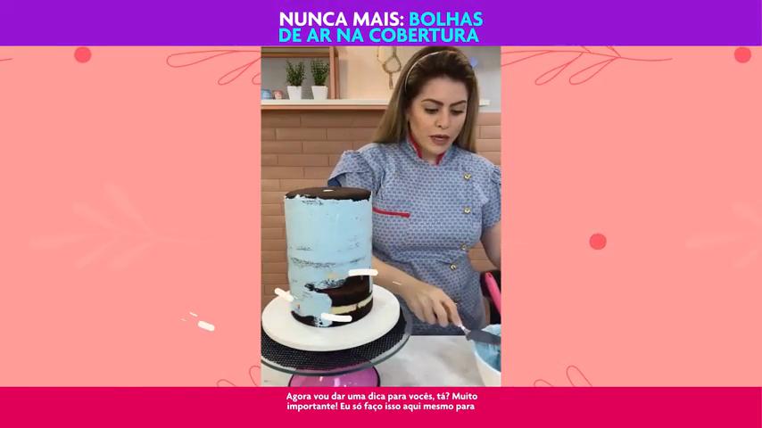 Hannah Barros, da La Dinda, em momento de receita
